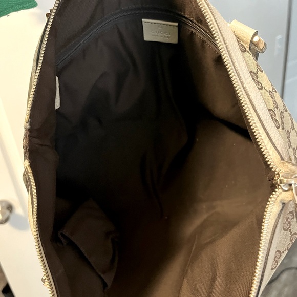 Gucci Abbey Monogram GG Canvas Shoulder Bag! - Picture 9 of 13